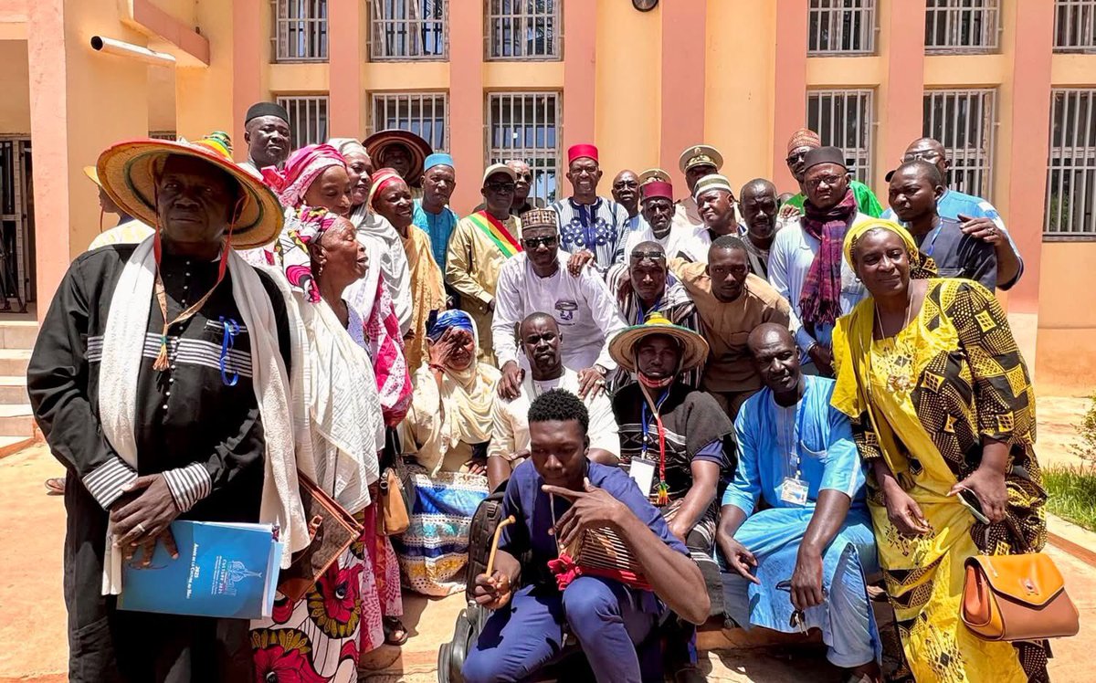 À Mopti, le vendredi 27 juin 2025, j’ai officiellement lancé la campagne de vulgarisation de l’Assurance Volontaire pour la Culture (AVOC), une avancée concrète pour la reconnaissance et la protection sociale des acteurs culturels.