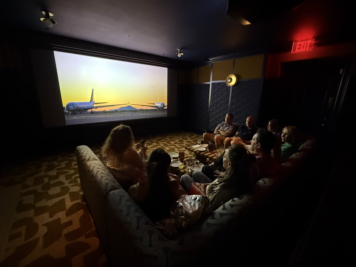 CaptBob_Nomadic's tweet image. Last nights premier of “A Life Nomadic” was a hit!
Hosted to about 40 members of a private club in Lexington, KY
Next weeks “Part 2” may or may not have been leaked to the audience. 🤐