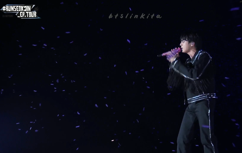 btschartsxdaily's tweet photo. OMG #JIN SINGING SPRING DAY😭😭

JIN LIVE IN GOYANG DAY 1 
#RUNSEOKJIN_epTOUR_GOYANG 
#RUNSEOKJIN_epTOUR https://t.co/Y4ElUlHpUk
