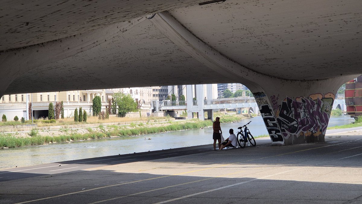 On the importance of shade in public places, vol.24

#BeatTheHeat #CityShades