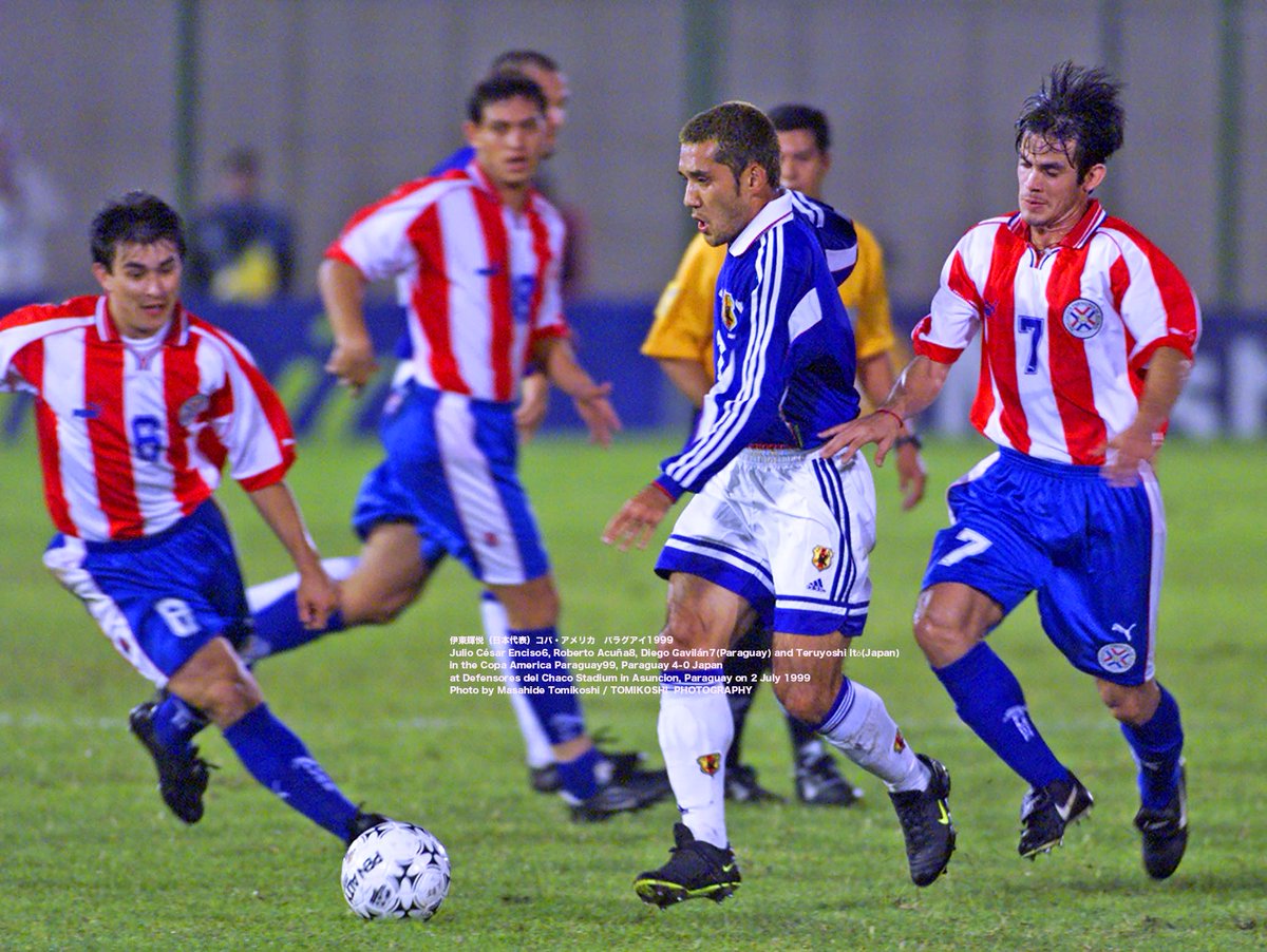 伊東輝悦（日本代表）
Julio César Enciso6, Roberto Acuña8, Diego Gavilán7(Paraguay) and Teruyoshi Itō(Japan)
in the Copa America Paraguay99, Paraguay 4-0 Japan 
at Defensores del Chaco in Asuncion, Paraguay
2 July 1999
Photo by Masahide Tomikoshi / TOMIKOSHI  PHOTOGRAPHY