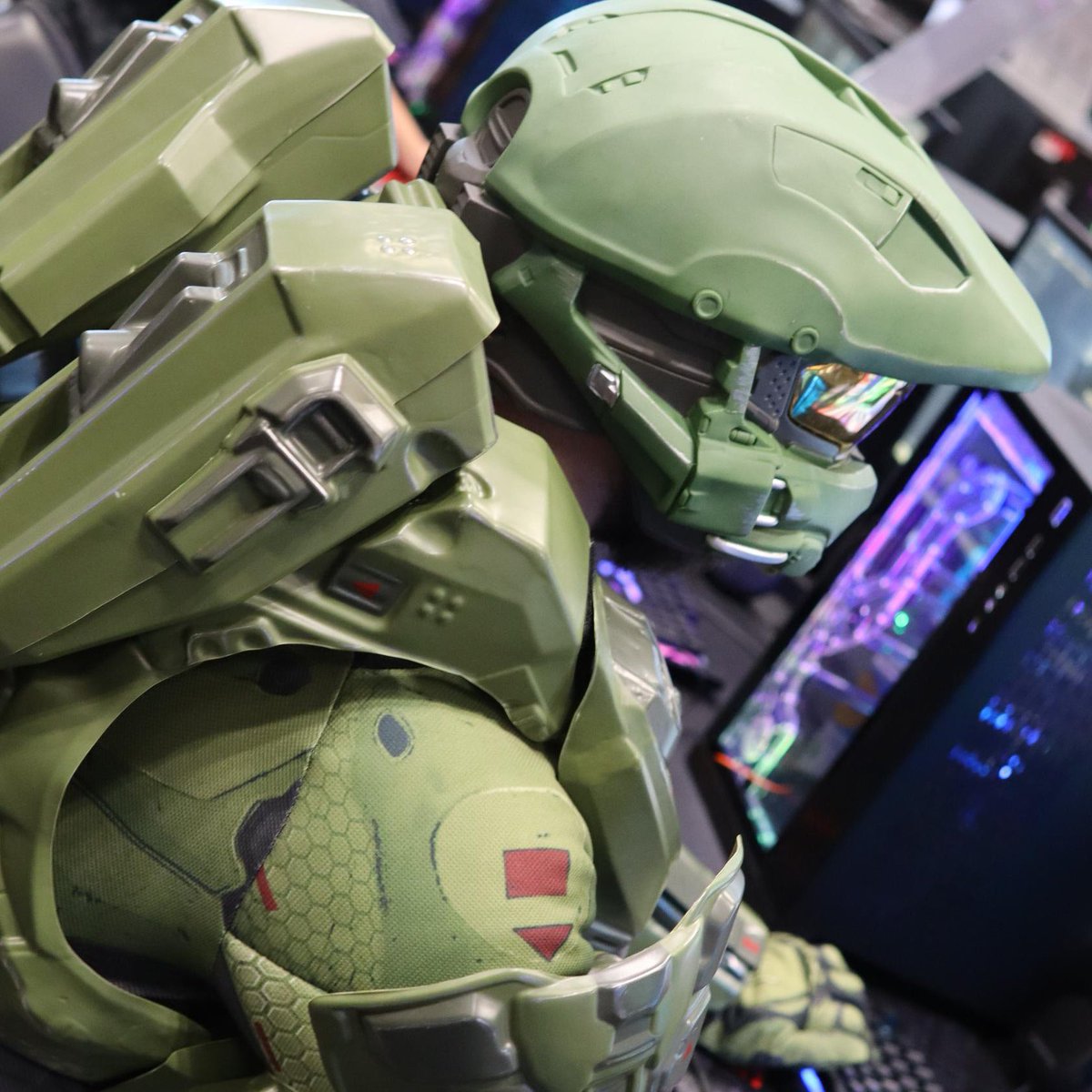 EKbyLMTEK's tweet image. It’s the weekend, what games are you diving into? 👾 Show us your epic gaming setups, collectibles and game inspired PC builds ⚒️— we want to showcase our favorites! 📸 

#GamingPC #Gamingsetup #Liquidcooling #watercooling #cosplay