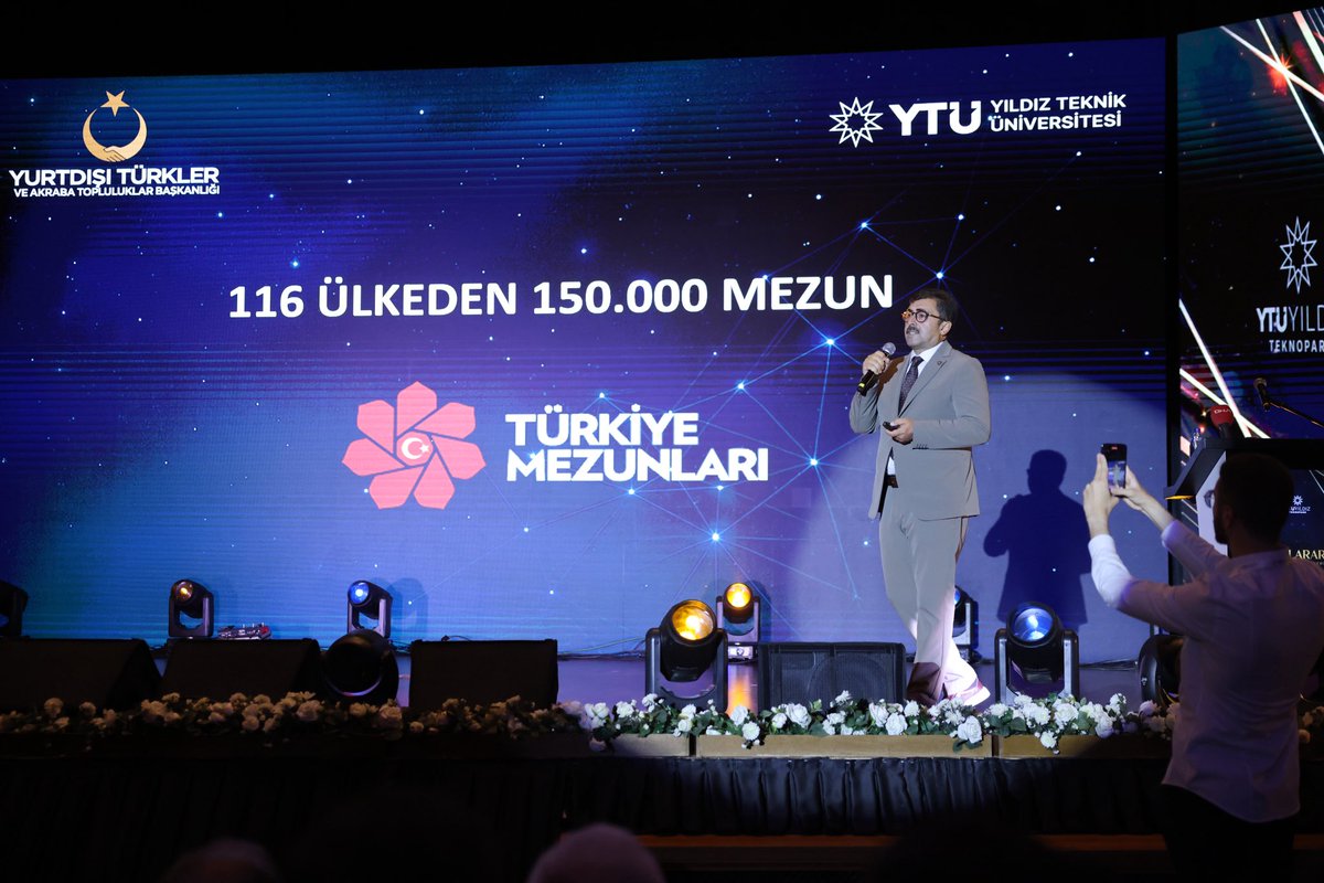 🌟 Yıldızlararası Teknoloji Ödülleri gecesiyle, Teknolojinin yıldızları bu yıl da YTÜ Yıldız Teknopark’ta parladı!

Sanayi ve Teknoloji Bakan Yardımcısı Sn. Muhammet Kasım Gönüllü, YTÜ  Rektörü Prof. Dr. Eyüp Debik, YTÜ Yıldız Teknopark Genel Müdürü Doç. Dr. Muhammet Garip, Milli