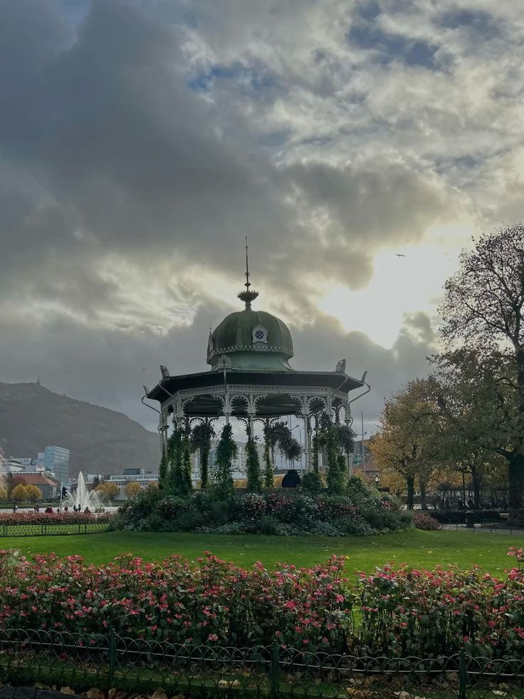 Its a ordinære day in Bergen  and you  must 
Have a most beautiful day df ✨️❤️🩵💙