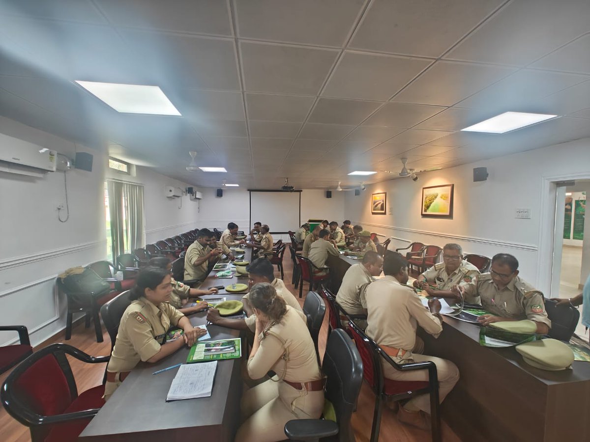 DudhwaTR's tweet image. A workshop on Small Cat Conservation was held at Katarniaghat WLS by @WWFINDIA & Global Tiger forum 100+ frontline staff trained on small cats.
#TeraiArcLandscapeconservation
#SmallCats #NatureGuardians
@moefcc @ntca_india @UpforestUp @WWFINDIA @raju2179 @Unitedfortigers