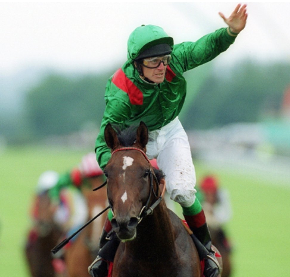 With the sponsors, Budweiser, putting up a million dollar 'Derby bonus', Epsom hero Sinndar took the field for the 2000 Irish Derby.
Sent off the 11/10 favourite, he had to be driven along turning in, but kept up a relentless gallop to defeat Glyndebourne by 9 lengths.