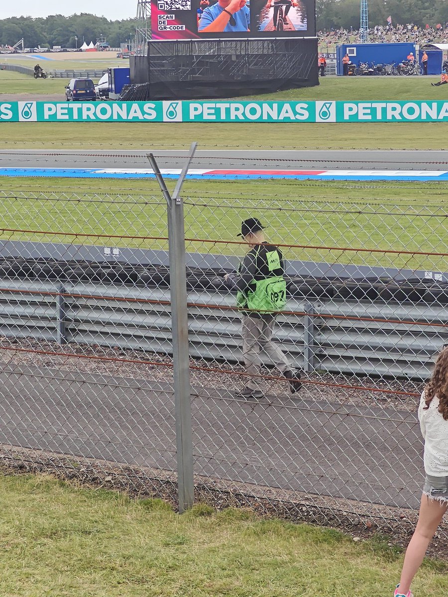 Simon Roosien tweet media