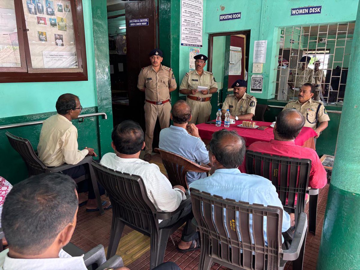 🛑 Saturday grievance Redressal Meetings

SP North Goa Shri Rahul Gupta, IPS and SDPOs conducted public grievance meetings at 5 police stations on 28.06.2025.

📌 28 petitioners
👥 91 citizens addressed

Goa Police remains committed to accessible and responsive policing.
