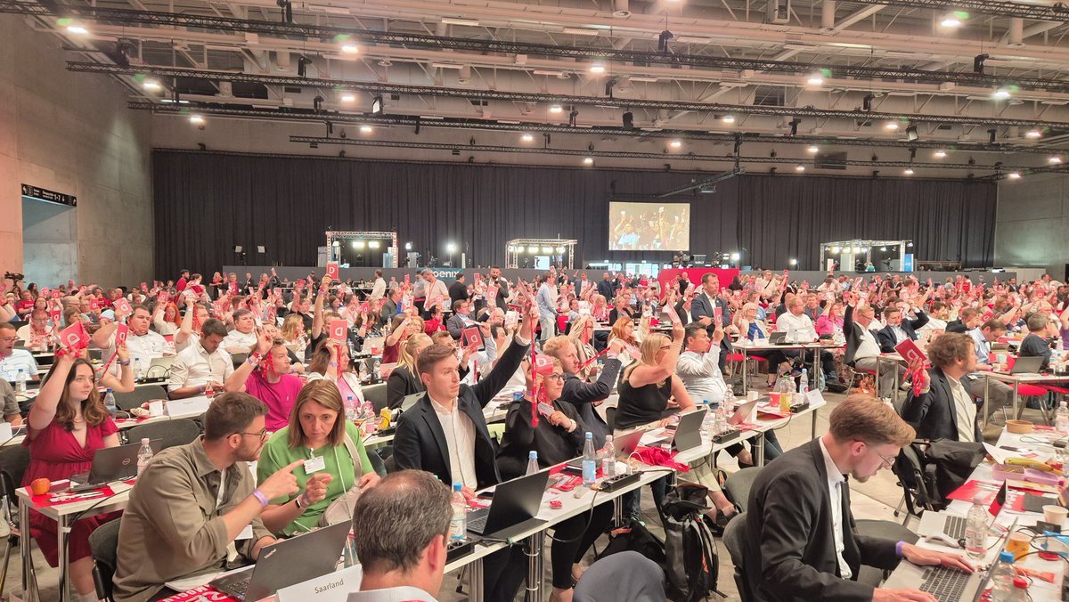 Thorsten Bischoff (@thobi75) on Twitter photo Grüner Stahl ist Zukunft. Dafür braucht es aber auch die richtigen Rahmenbedingungen und eine aktive Industriepolitik aus dem <a href="/BMWE_/">Bundesministerium für Wirtschaft und Energie</a>. Auf dem #spdbpt25 wurde eine Initiative aus dem #Saarland dazu soeben einstimmig angenommen. Stahlgipfel jetzt! Grüner Stahl ist Zukunft. Dafür braucht es aber auch die richtigen Rahmenbedingungen und eine aktive Industriepolitik aus dem <a href="/BMWE_/">Bundesministerium für Wirtschaft und Energie</a>. Auf dem #spdbpt25 wurde eine Initiative aus dem #Saarland dazu soeben einstimmig angenommen. Stahlgipfel jetzt!