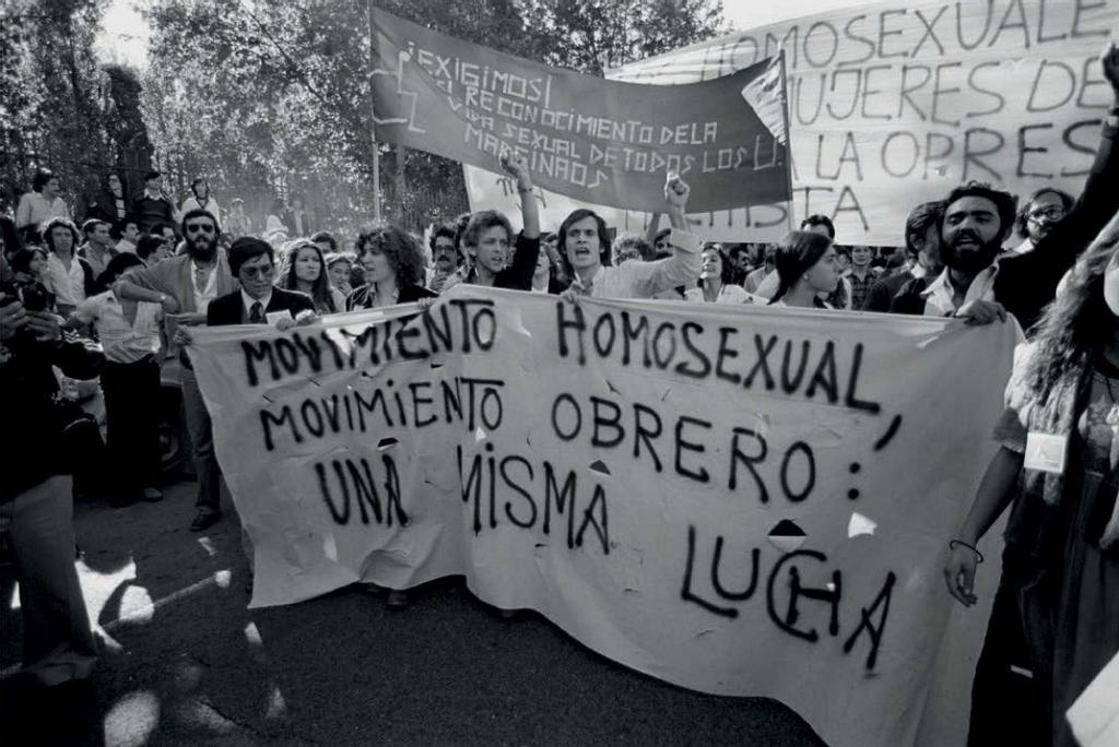 Primer Orgullo en España. Sevilla, 1978.

Por una conciliación entre el movimiento LGTB+ y el movimiento comunista. Por un movimiento LGTB+ en contra del capital e internacionalista. Que ninguna discriminación divida a nuestra clase 🚩❤️‍🔥🏳️‍🌈