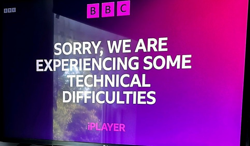 End of Blossoms set yesterday seen the BBC warming up for Kneecaps set at Glastonbury today.