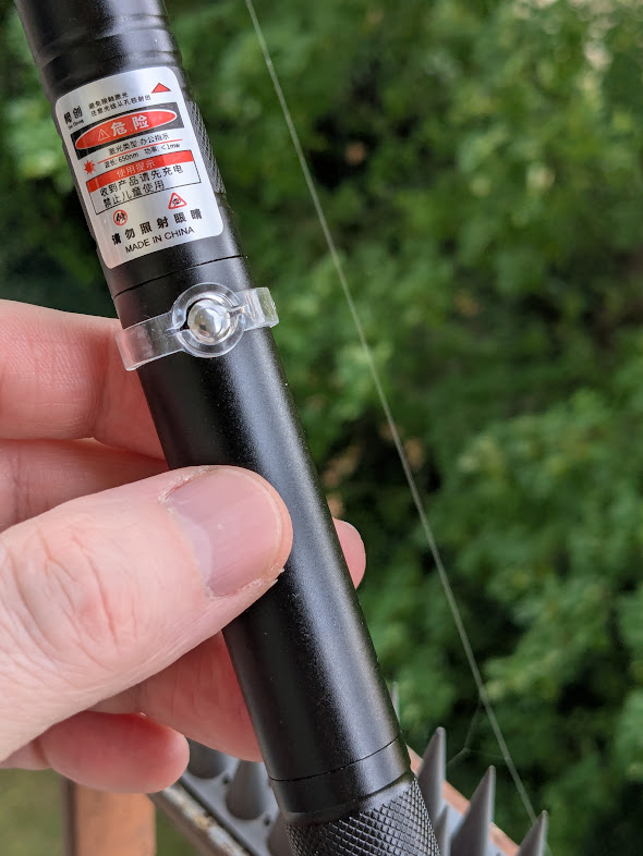 peser_la_Terre's tweet image. Diffraction par un fil d&apos;araignée. 
Une coopération physique/SVT :-)
#physics #diffraction #laser
(résultat : diamètre de 35 µm)