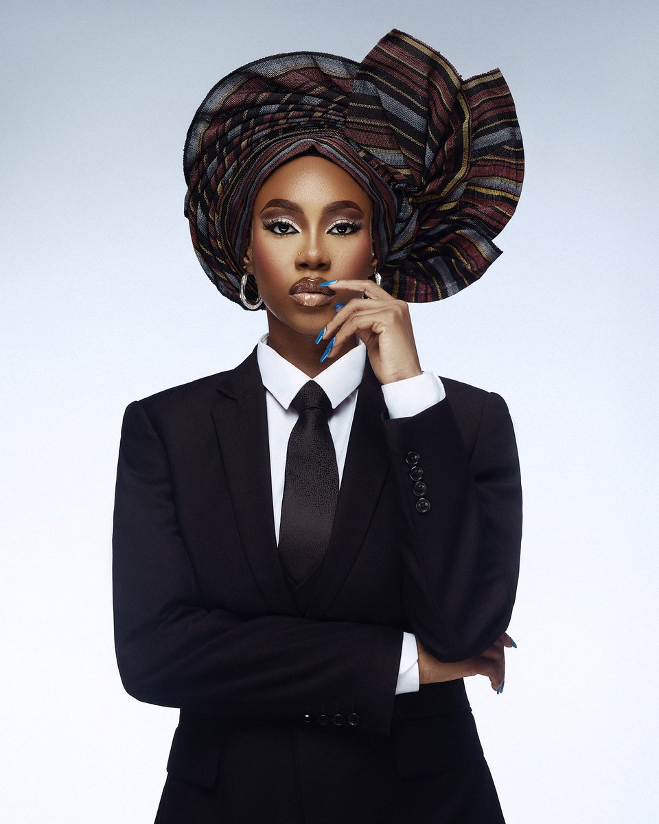 amazingklef's tweet image. If you are the Editor-in-Chief of a magazine, which frame will you pick as cover for an issue titled:

THE CORPORATE SISI 💅.