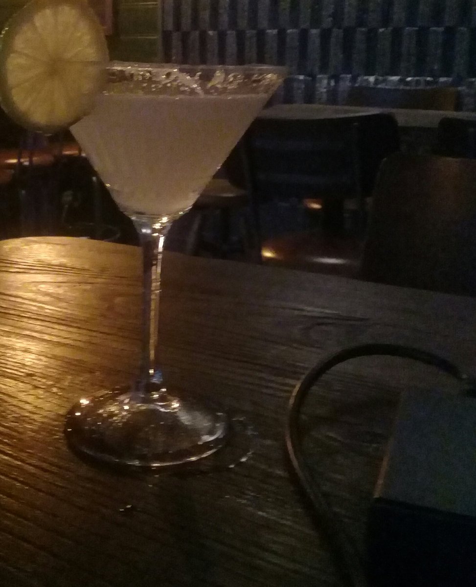 LyraGalt's tweet image. cheers #frommysideofthebar
#drinkingalone
#margarita
#becausewhynot 
#imbored