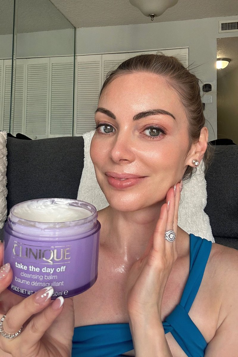 BubblyMoments's tweet image. Melt it all off 💜 Clinique’s Take The Day Off Balm erases makeup—no tugging, no residue!

🛍️ Shop here: amzlink.to/az0aiOKaAWZD3

#CliniqueBalm #MakeupRemover #CleanSkin #SkincareEssential