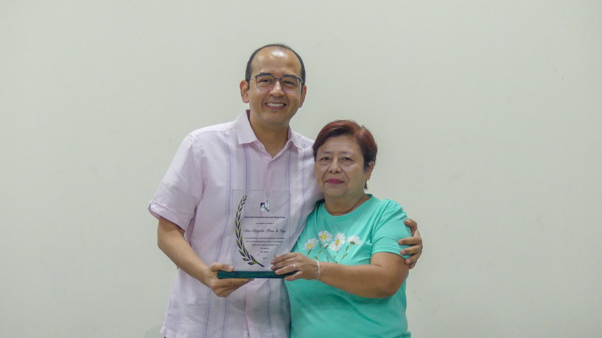 Este día, como parte del equipo de la VRII queremos felicitar a nuestras compañeras. Ana Margarita Flores de Vega, María Ester Cerón, Mirna González de Guardado, Ada Guadalupe Gómez Méndez.

Muchas felicidades por todo su aporte y dedicación 🥳🥳