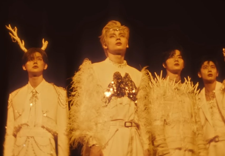 ʚ( _ _) ⋆˚꩜。 tweet media