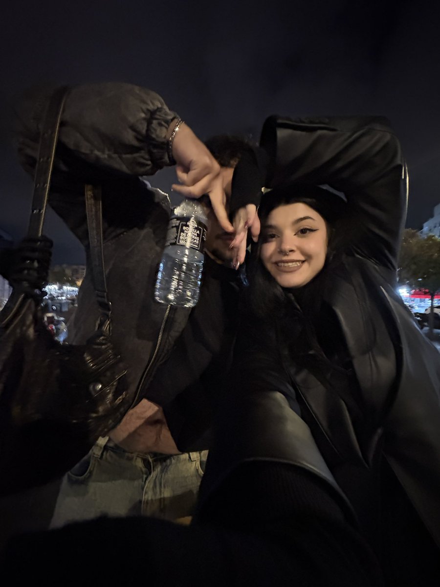 wrong, somos goku y vegeta pero para hacer fusión hacemos un corazón