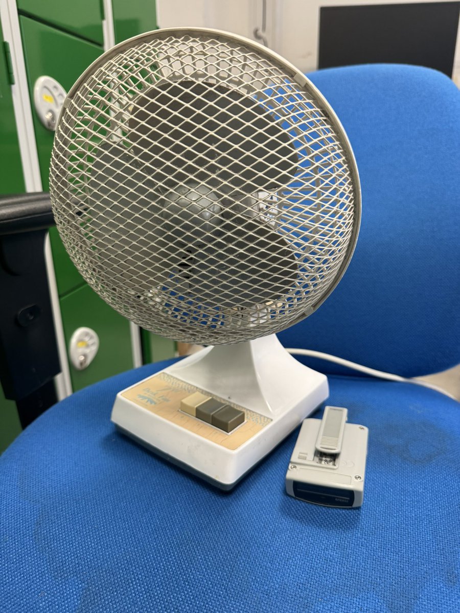 LeylsTurk's tweet image. Today’s on-call shift, in the year of our lord 2025, is powered by some real cutting edge technology.
