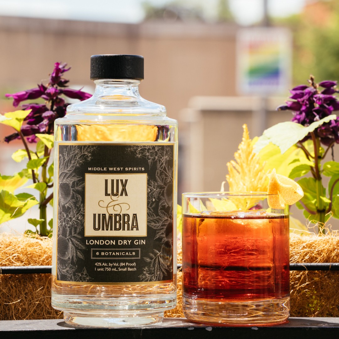 MiddleWestSpts's tweet photo. Lux &amp; Umbra Gin + Negroni + Patio = Perfection https://t.co/M64eL2SyHz