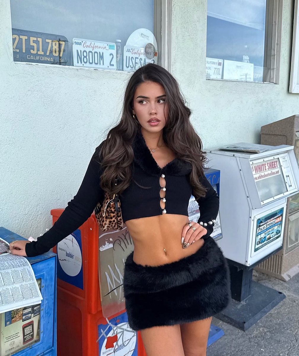 moonflcwers's tweet photo. hot girl shit🎀💘💅🏻🪞 https://t.co/aVwhjzeJxs
