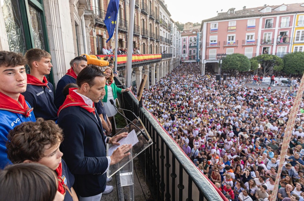 Las Fiestas de Burgos arrancan con un pregón muy deportivo

El <a href="/SanPabloBurgos/">Silbö San Pablo Burgos 🫂</a>, recién ascendido a acb, ofreció el pregón de inicio de las fiestas de la ciudad desde el balcón del Ayuntamiento.
<a href="/Aytoburgos/">Ayuntamiento de Burgos</a>  

burgosdeporte.com/?p=141605