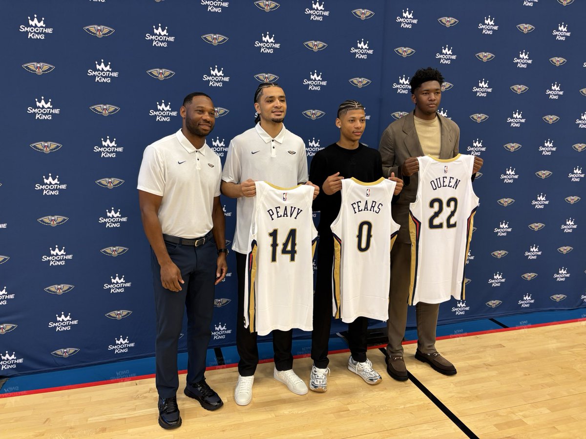 The Pelicans’ 2025 draft class with head coach Willie Green