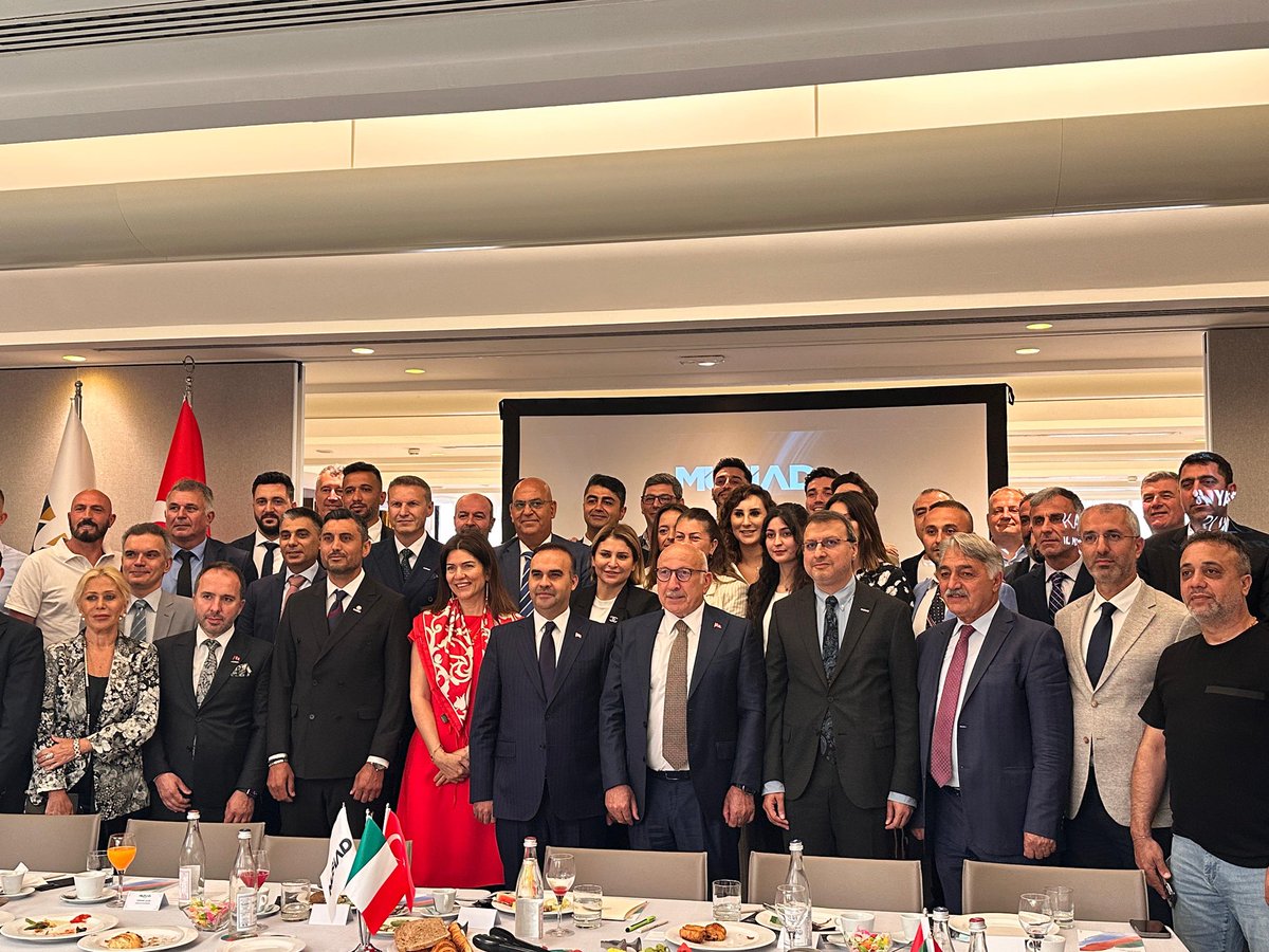 🇹🇷 🇮🇹 İtalya’da MÜSİAD Öncülüğünde İş Dünyası Buluşması Gerçekleşti

T.C. Sanayi ve Teknoloji Bakanımız Sayın Mehmet Fatih Kacır (<a href="/mfatihkacir/">Mehmet Fatih KACIR</a>), T.C. Roma Büyükelçimiz Sayın Elif Çomoğlu Ülgen (<a href="/UlgenElif/">Elif Çomoğlu Ülgen</a>), T.C. Milano Başkonsolosumuz Sayın Mehmet Öktem, MÜSİAD Önceki Dönem Genel