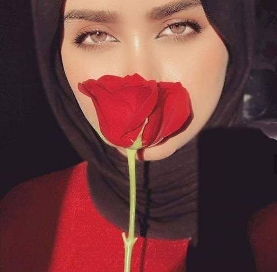 أستغرب من أناس عندهم مفهوم الصداقة يساوي المصلحة ، ومهماً أحسنت معاملتهم لكي يخجلوا من أنفسهم ويتغيروا ، تجدهم يتمادون أكثر فأكثر ، بل وتأخذهم النشوة بإحساسهم أنهم أذكى منك ، دون أن يدركوا أن أخلاقك السامية هي التي تجعلك ترقى عليهم دون النزول إلى مستواهم.
● نوران - NoraN ●