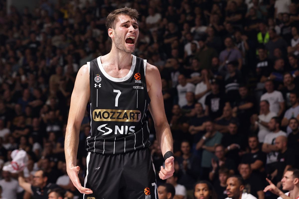 PartizanBC's tweet image. Mario Nakić uspešno operisan, sledi oporavak!
🔗 partizan.basketball/vesti/aktuelno…
#KKPartizan