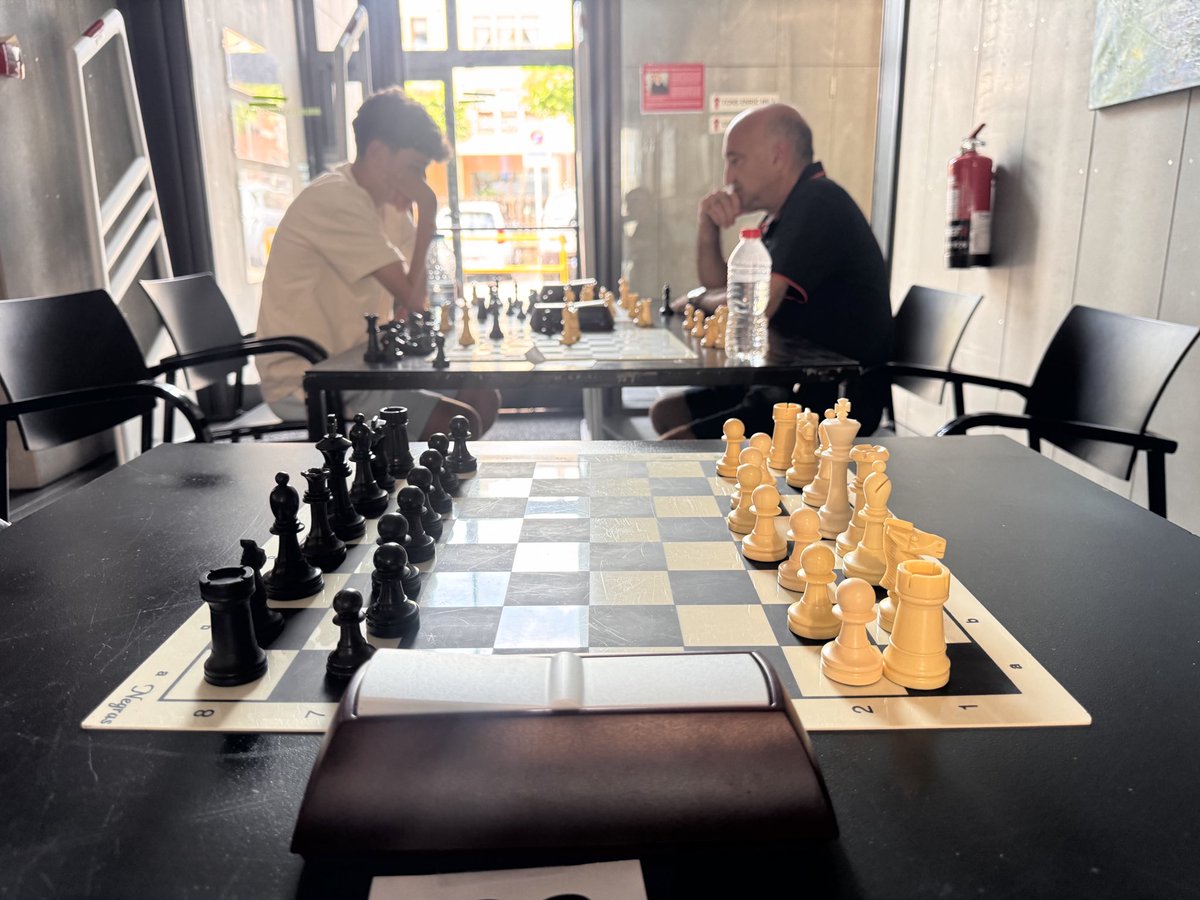 ♟️La biblioteca Lambert Mata acull el 2n Torneig Llampec d’Escacs Vila de Ripoll, 
puntuable pel Circuit d’Escacs Llampec d’Osona. Amb 40 participants de les categories Sub 16, majors 65 i sense ELO.