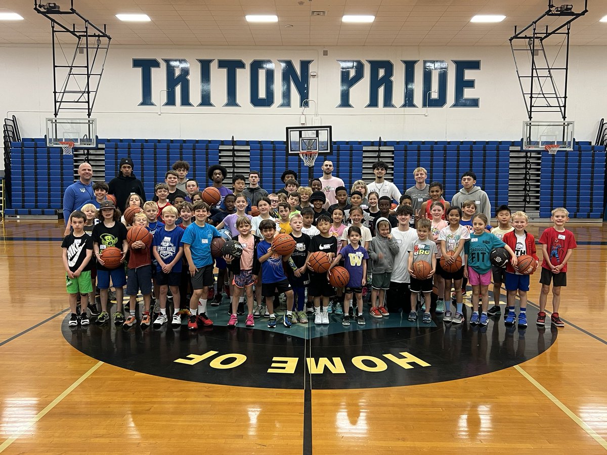 EdmondsHoops's tweet image. Last day of Triton Camp!!

#tritonpride