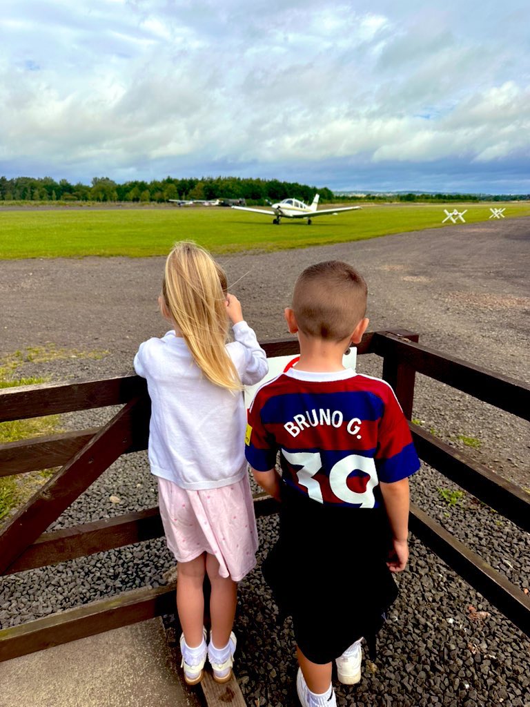 Lush morning at #EshottAirfield watching the planes while having breakfast 👌🏼 🥓 🍳