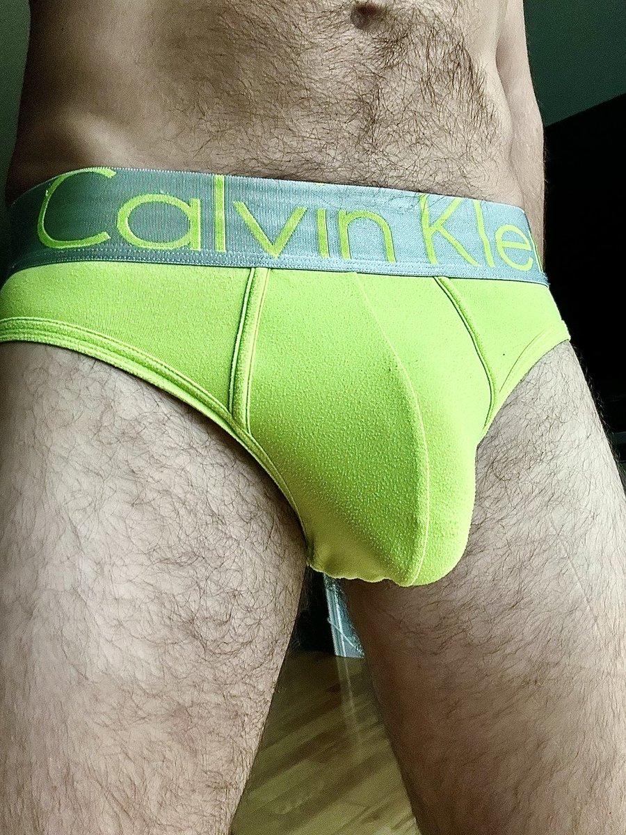 Horny in my daddy brief when he leave his house 😈😈
#brief #underwear #gaybriefs #dadandson #CalvinKlein