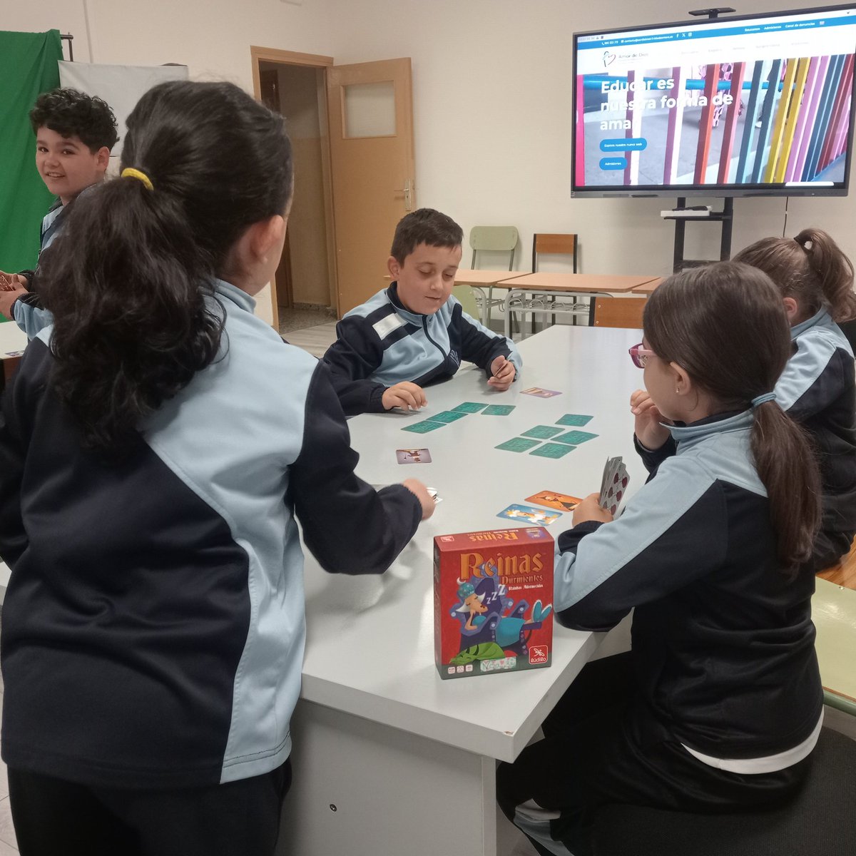 Stma Trinidad- Fundación Educativa ADD (@strinidadzamora) on Twitter photo Nos encanta compartir Planes, Programas y Proyectos que pueden enriquecer a otras Comunidades Educativas.
¡¡La felicidad crece!!
😉 Otra forma de aprender es posible.
🎲 "El Poder del Juego" (mejor experiencia <a href="/educacyl/">Educación JCyL</a> 2022)
Juntos sumamos ➕
#NosCuidamos Nos encanta compartir Planes, Programas y Proyectos que pueden enriquecer a otras Comunidades Educativas.
¡¡La felicidad crece!!
😉 Otra forma de aprender es posible.
🎲 "El Poder del Juego" (mejor experiencia <a href="/educacyl/">Educación JCyL</a> 2022)
Juntos sumamos ➕
#NosCuidamos