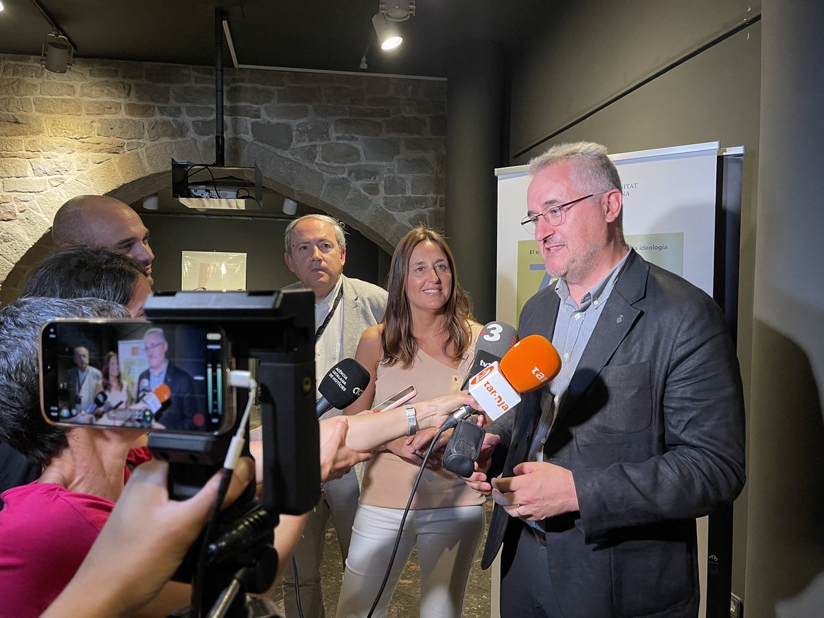 📌 La consellera <a href="/educaciocat/">Educació</a> <a href="/eniubo/">Esther Niubó</a> assisteix a la cloenda <a href="/UCE_CAT/">Universitat Catalana d'Estiu</a> 👉 Ha estat rebuda pel regidor d’Empresa, Turisme i Coneixement <a href="/jvilamarta/">Joan Vila</a> i pel president <a href="/UCE_CAT/">Universitat Catalana d'Estiu</a> Jordi Cassassas Ymbert

👉 En aquesta edició, es tracta l’estat actual del sistema educatiu