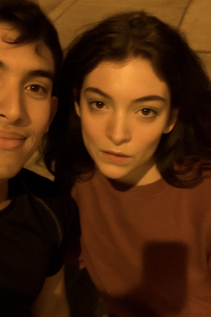 Me encontré a Lorde en ChatGPT y nos tomamos una selfie 🫵🏻😛