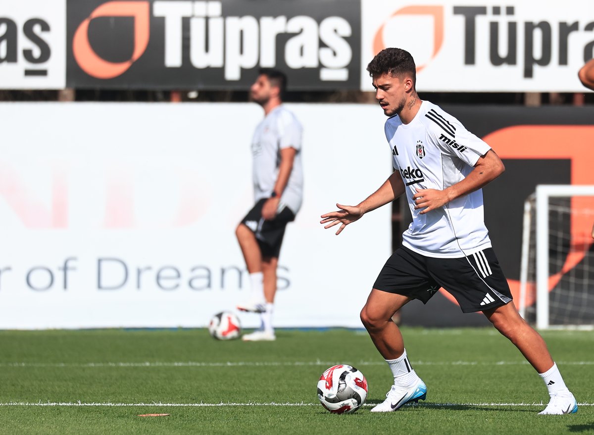 Besiktas's tweet photo. 2025/26 sezonu hazırlıklarına başladık. 🦅👊🏻 https://t.co/wqRjB56QYX