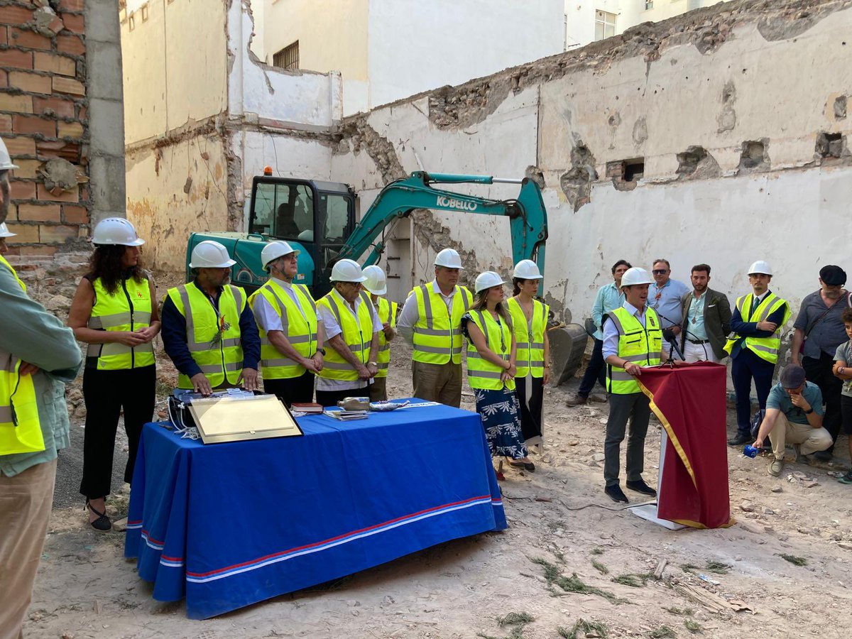 hdadrocioejido's tweet photo. El miércoles asistimos al acto de colocación de la primera piedra de la casa de hermandad de la @hdadrocioalm 
El proyecto de nuestra madrina ya es una realidad. ¡Enhorabuena!
#virgendelrocío #hermandadrocioelejido #virgendelrocioelejido #casadehermandad #hermandadrocioalmeria https://t.co/v7lcYZxQ1S