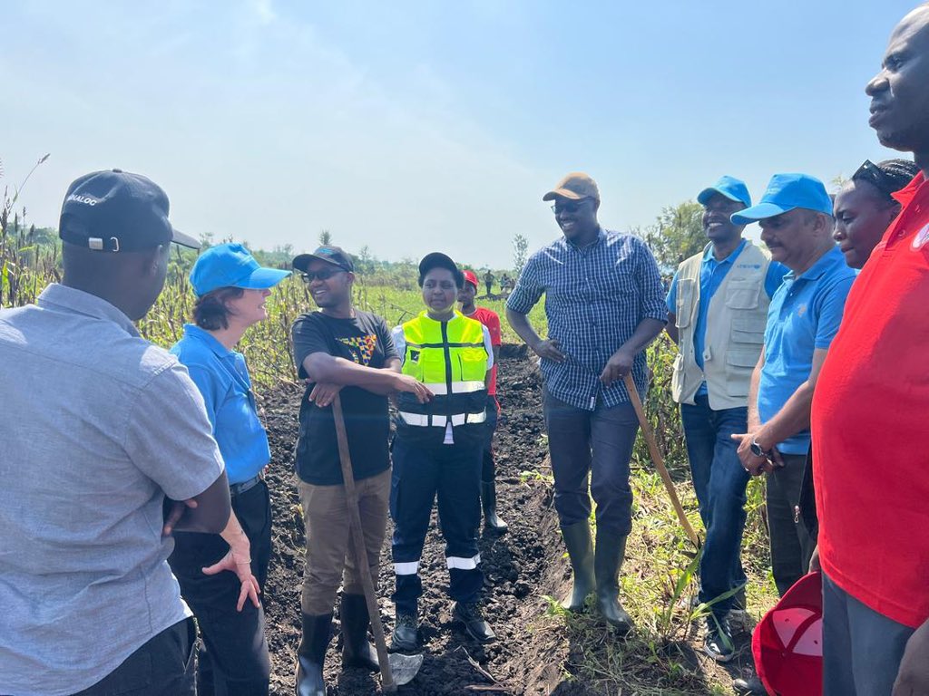 LiekevandeWiel's tweet image. Today I joined the Governor @PudenceR of @RwandaEast, Mayor @rangira of @kirehe and many others for #Umuganda. The innovative model Imena also reflects community spirit in action & commitment for our children to thrive by animal source food #OneEggPerChildEveryDay