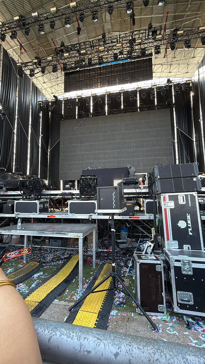 kevxncrv's tweet image. voy a llorar primera fila bad gyal