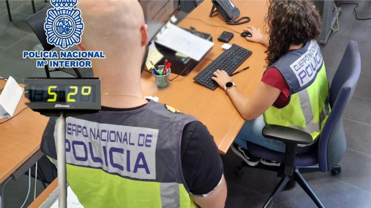 11 horas marca la norma de descanso entre jornadas.
En Sevilla se están cambiando cuadrantes con menos de 7!
Los relevos con estas temperaturas deben ser constantes y se están realizando vigilancias y puntos fijos a más de 40º
La jornada laboral semanal es de 37h y
en Sevilla van