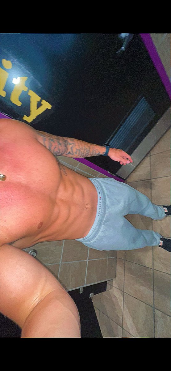CashMasterD11's tweet photo. Fuckin losers #findombully #findompaypigs #findom #losers https://t.co/oGx2iJH52t