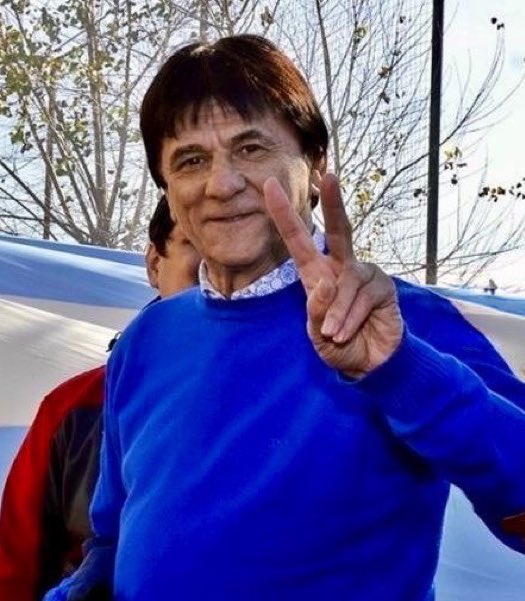 GustavoHArrieta's tweet photo. Hoy nos toca despedir a Chinchu Gasparini, un Compañero Entrañable, Sincero, Inteligente, Comprometido con su comunidad, con sus ideas y con su tiempo, que transformó Roque Pérez dejando una huella inolvidable. Lo vamos a extrañar. 
Abrazamos a sus familiares, amigos y deudos. https://t.co/cmg1wlb71g