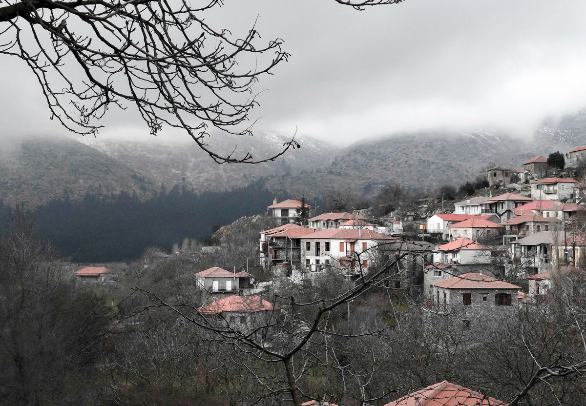 Χωριό Χρυσοβίτσι Ελλάδας. Πλέον 15 κάτοικοι. Οι 10 άνω των 70. 

Ευχαριστώ τον Θ. Β. για την ενημέρωση. 

Η επαρχία ερημοποιείται. Εκεί με ένα ανοιχτό κιτ μεταναστών η περιοχή εξαφανίζεται για αιώνες. Η κυβέρνηση πρέπει να δράσει. Δεν είναι θέμα προσώπων είναι θέμα θεσμών.