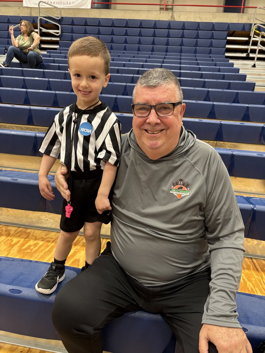 This is the reason I travel 3000 miles to camp in the Pacific Northwest — this is the next generation of officials   ⁦<a href="/NCAADIII/">NCAA Division III</a>⁩ ⁦<a href="/d3hoops/">D3hoops/Patrick Coleman</a>⁩ ⁦@IWUhoopscom⁩ ⁦<a href="/FFTMAG/">Matt Snyder</a>⁩ ⁦<a href="/OACBBallShow/">Ryan Whitnable</a>⁩