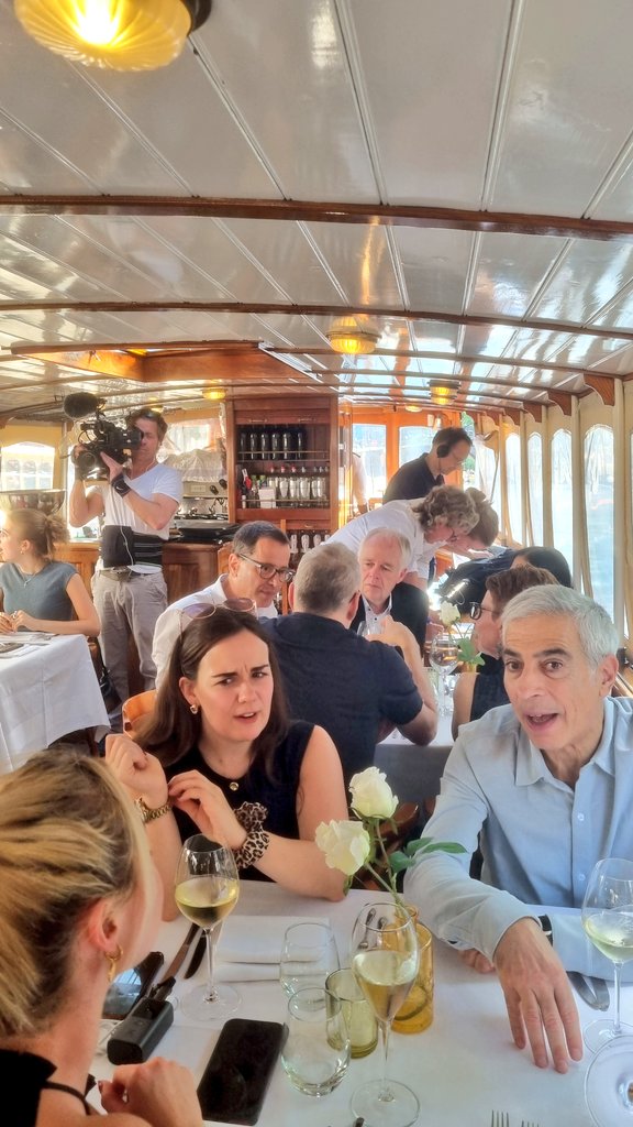 KathaDCwolf's tweet image. If this ship sinks, #SIH care will no longer exist 🤔 so happy to be part of this crazy crowd! @MarkMamloukMD @NeuroradLal @Niklas_Luetzen @WouterSchievink @JrgenBeck @Eikeip @brainscandan @TimAmrheinMD #SIH #CSFleaks @issclsociety @CedarsSinai @UniFreiburg