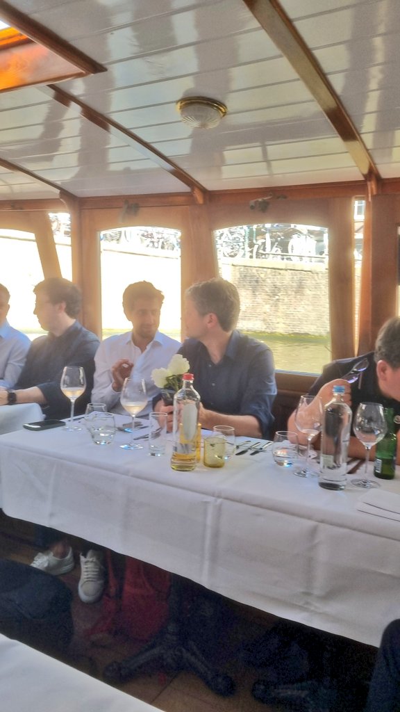 KathaDCwolf's tweet image. If this ship sinks, #SIH care will no longer exist 🤔 so happy to be part of this crazy crowd! @MarkMamloukMD @NeuroradLal @Niklas_Luetzen @WouterSchievink @JrgenBeck @Eikeip @brainscandan @TimAmrheinMD #SIH #CSFleaks @issclsociety @CedarsSinai @UniFreiburg