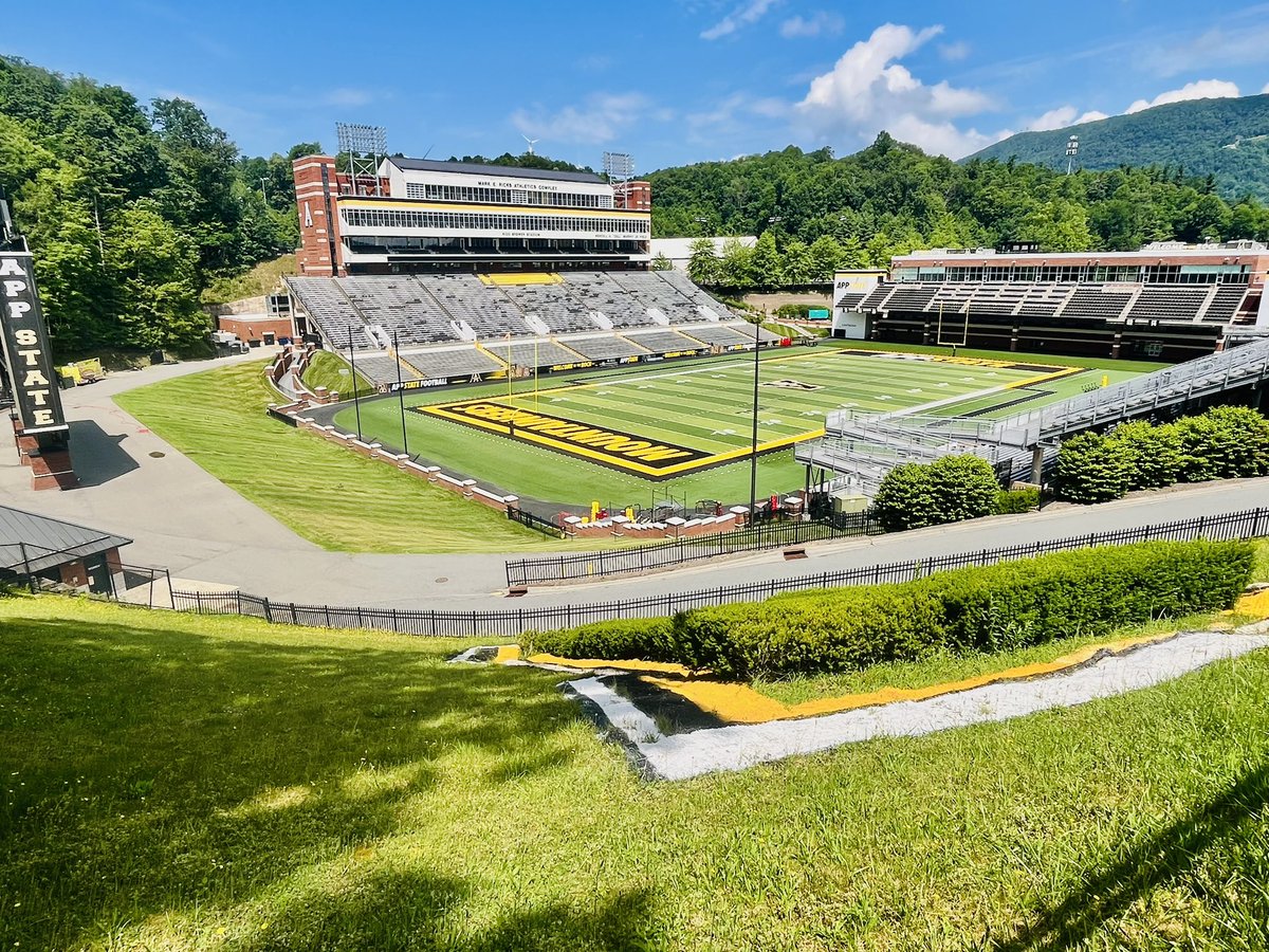gerarddoubleD's tweet photo. Like they say “ It’s Great To Be A Mountaineer “ #godscountry
#appstate4life https://t.co/dEtHTmWkw8