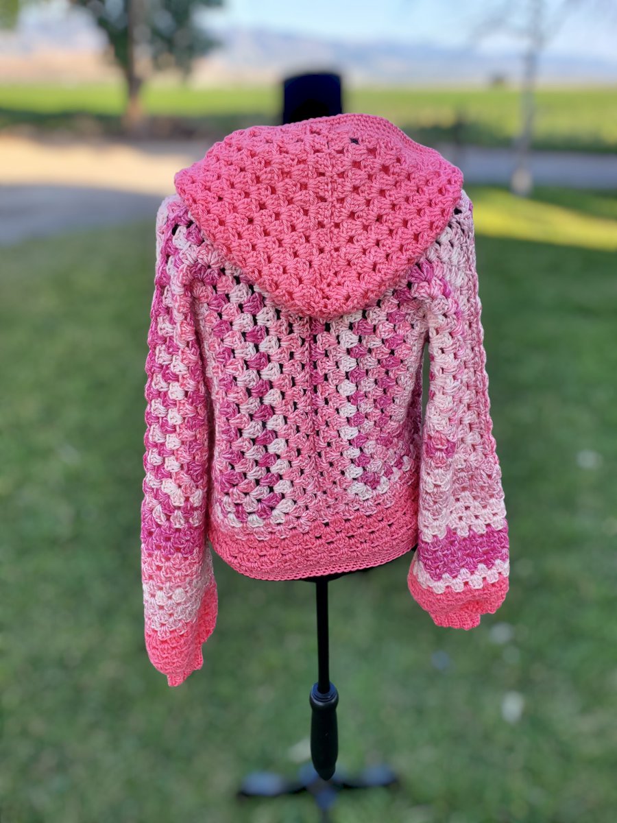 HookedWithAspy's tweet photo. 💗Hexagon Cardigan💗
Yarn used Big Twist in Pink Ombre and Watermelon 
Size Medium 
#Crochet #hexagoncardigan #bigtwistyarn #crochetsweater #crochetcropcardigan #loveyarn #lovecrochet https://t.co/9LnVN3bu3R